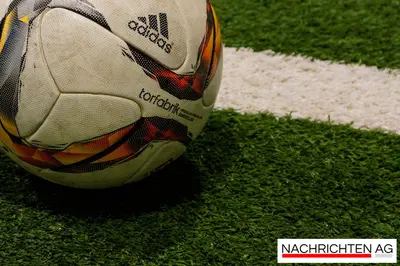 Leeds United verstärkt sich mit Stach: 17,4 Millionen für den Defensivstar!