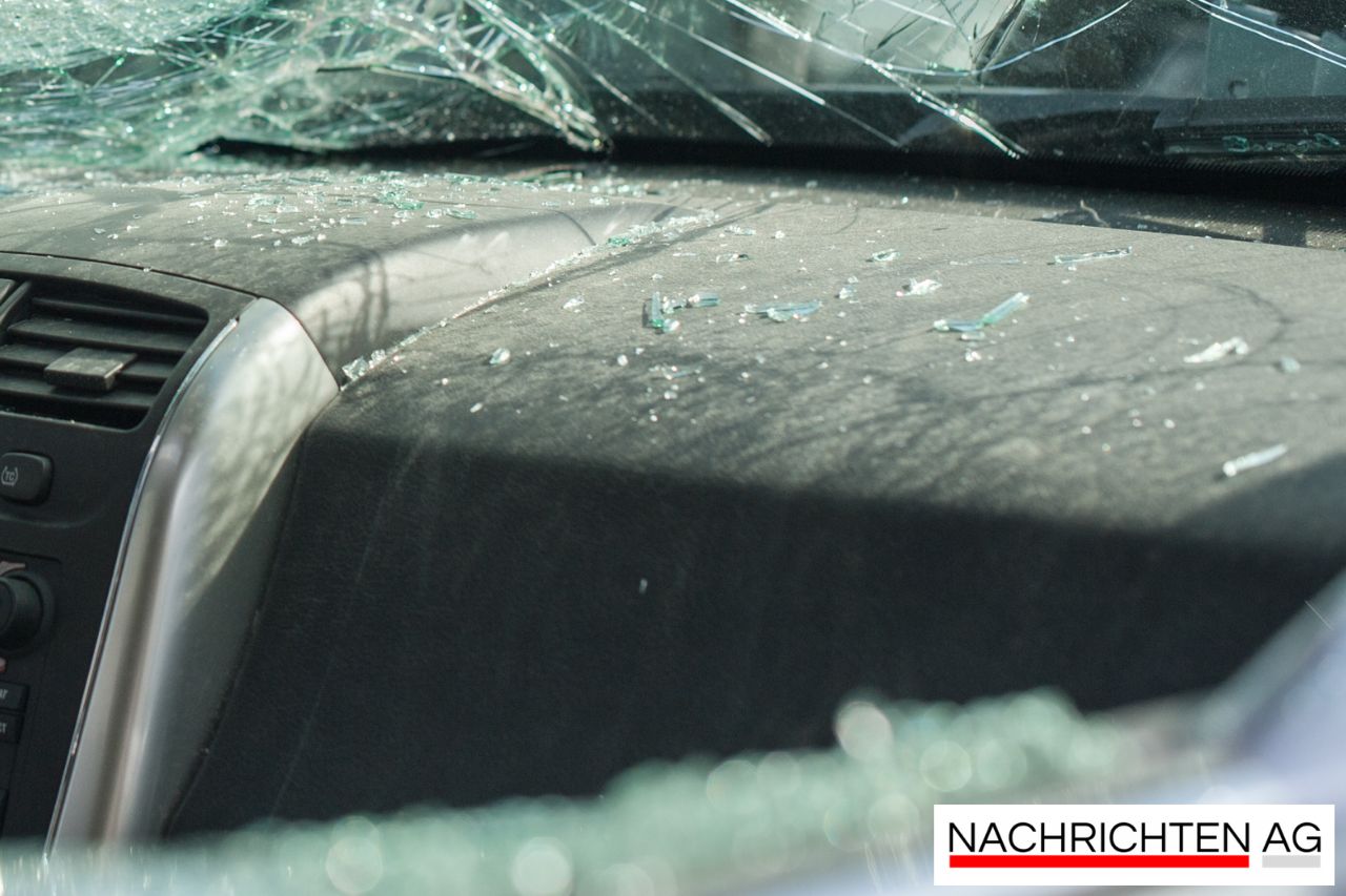 Schwerer Unfall in Hude: 19-Jähriger nach Sekundenschlaf im KKH!